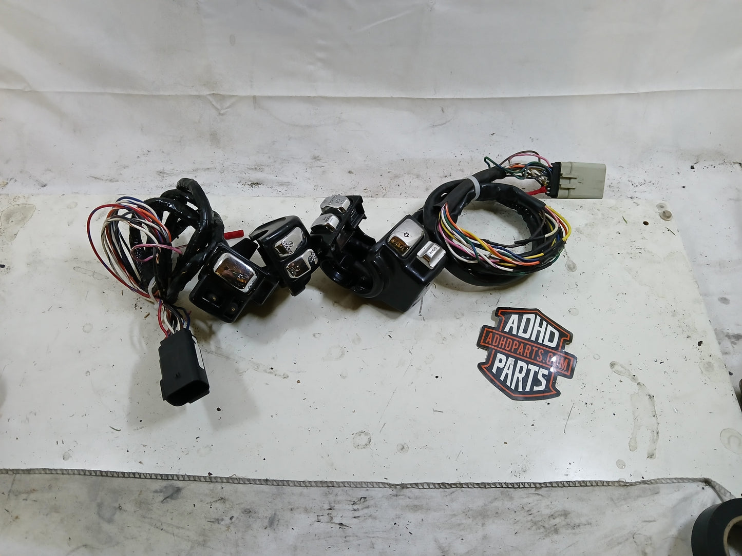 Bryterhus med ledningsnett. Sort. Touring , Softalil. 2002-13