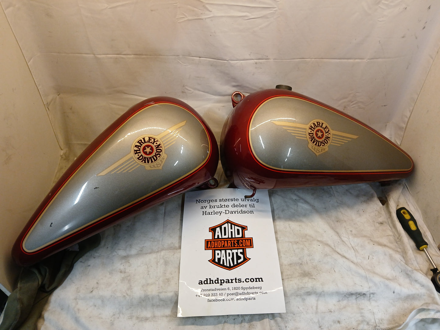 2 delt tank Rød/logo Softail 84-99