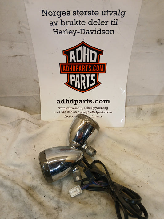 Blinklys med sotede glass og kabler.