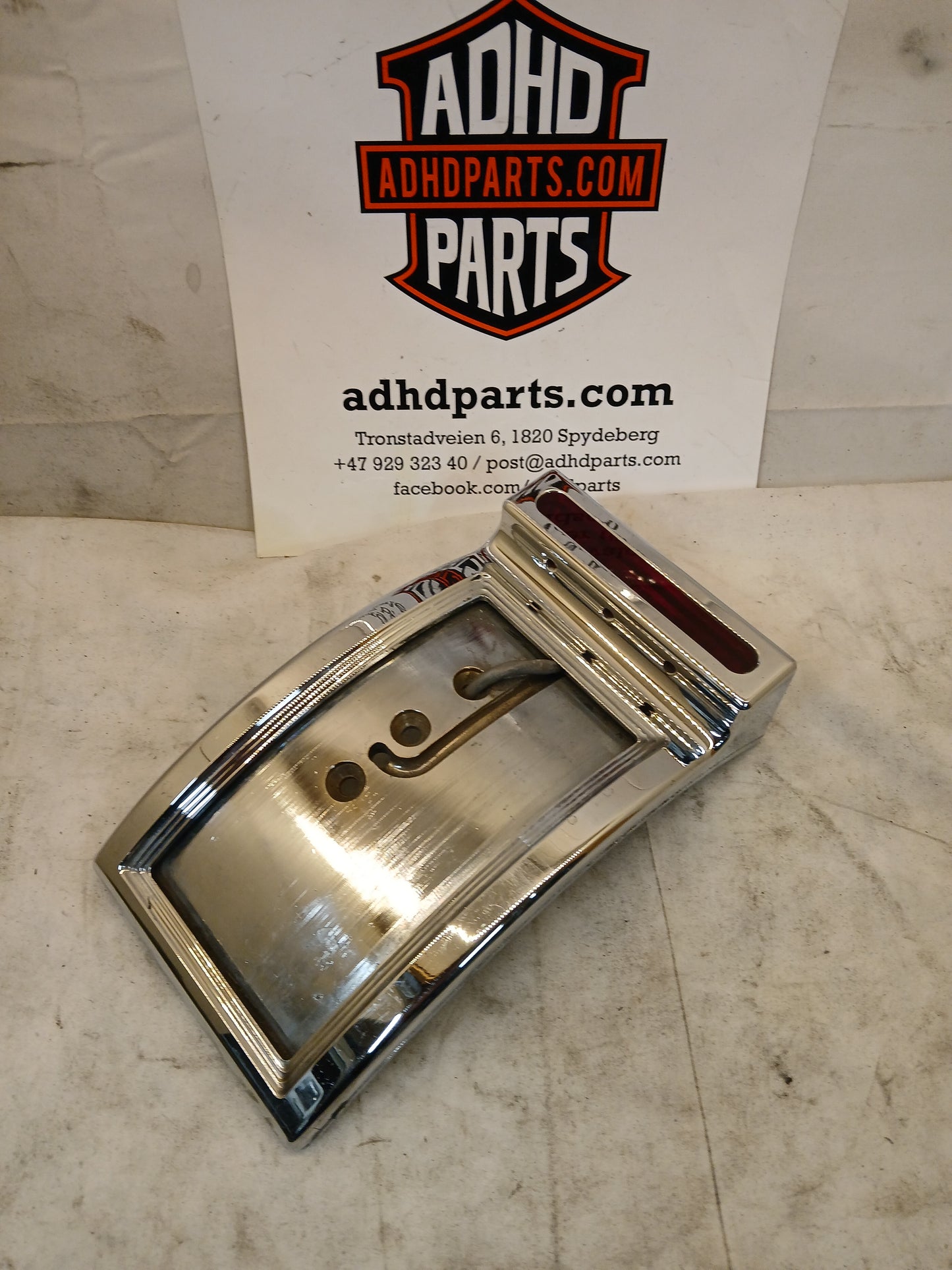 Sideforflyttet skilt med baklys og skiltlys ( US size)